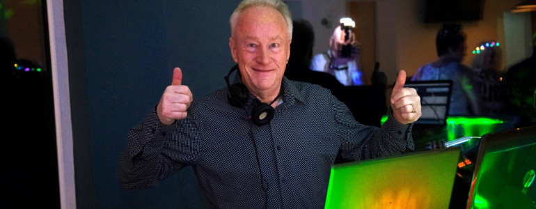 Ultimate Playlists Guide 2 - Why providing your wedding, party or event DJ with a huge playlist can kill your dance floor and party vibe.